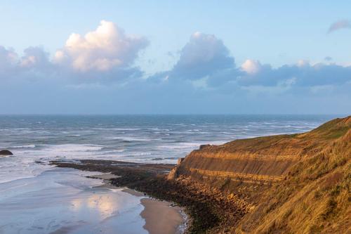 Falaises de la Crèche au soleil couchant à Boulogne-sur-Mer -